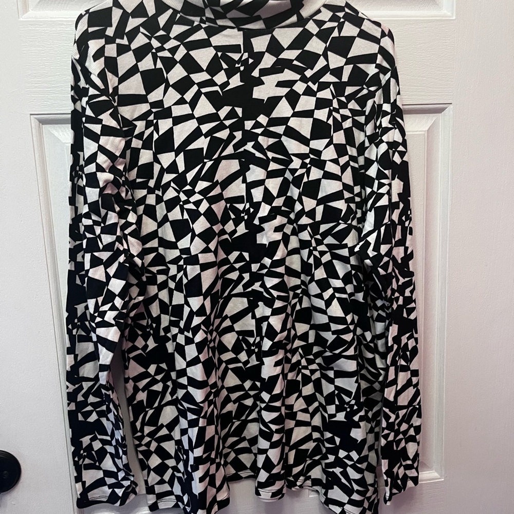 Black/beige turtleneck sweater.